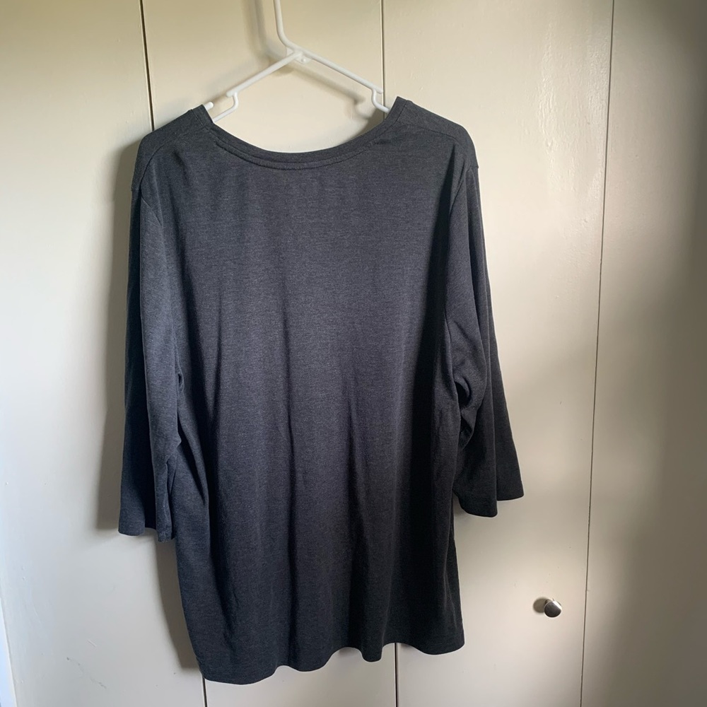 Simple Gray V-Neck - Picture 2 of 3